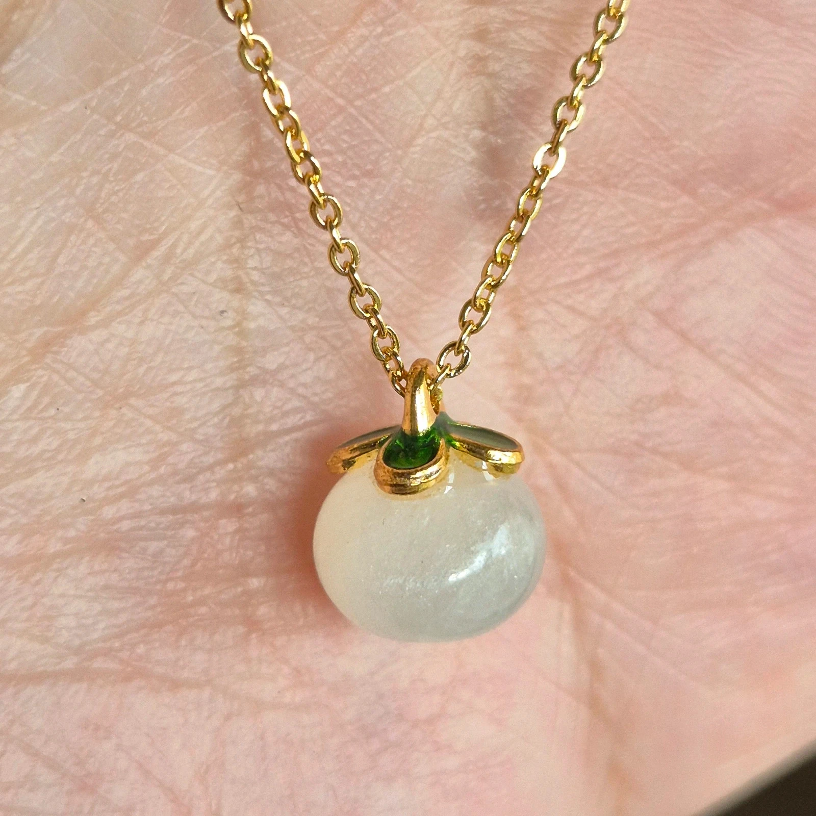 Natural untreated Nephrite pendant with necklace